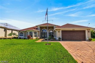 527 SW 40th TER, Cape Coral, FL 33914