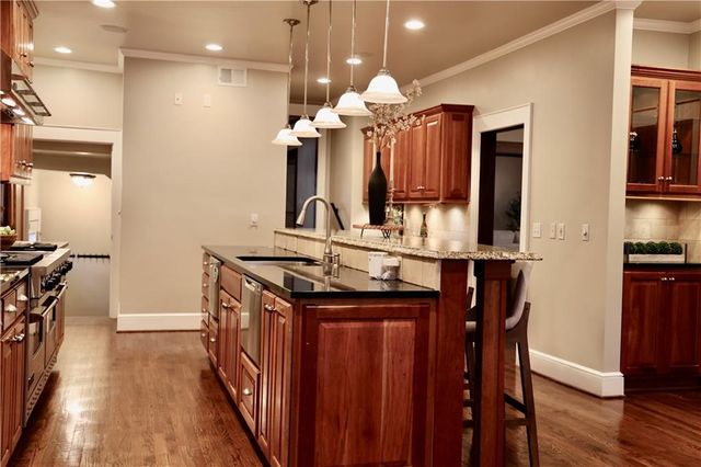 801 W 56th Street, Kansas City, MO 64113