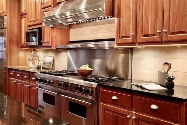 801 W 56th Street, Kansas City, MO 64113