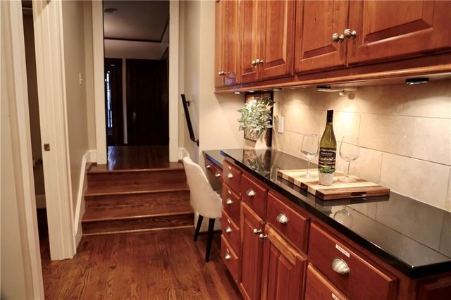 801 W 56th Street, Kansas City, MO 64113