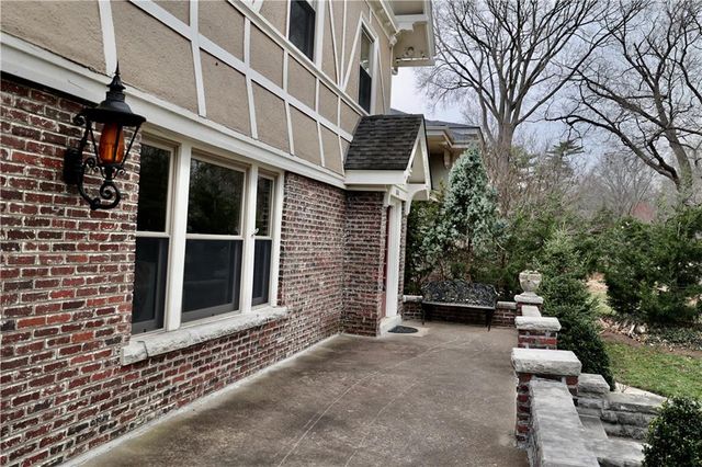 801 W 56th Street, Kansas City, MO 64113