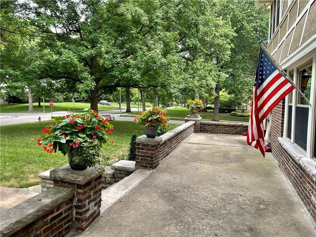 801 W 56th Street, Kansas City, MO 64113