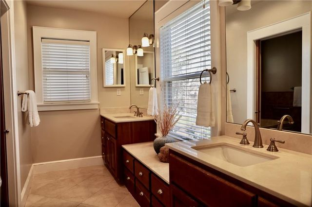 801 W 56th Street, Kansas City, MO 64113