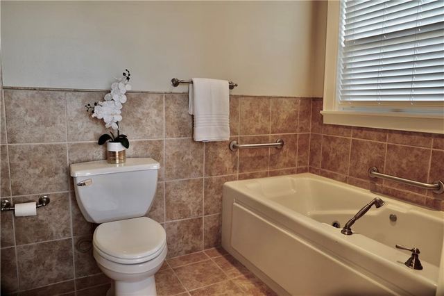 801 W 56th Street, Kansas City, MO 64113