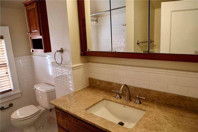 801 W 56th Street, Kansas City, MO 64113