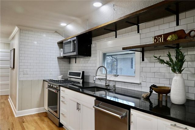 801 W 56th Street, Kansas City, MO 64113