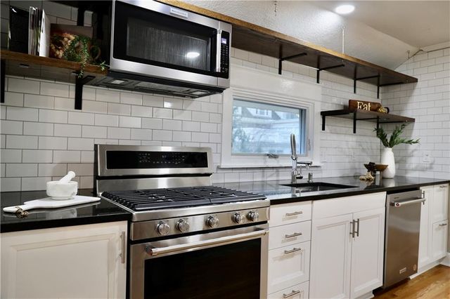 801 W 56th Street, Kansas City, MO 64113