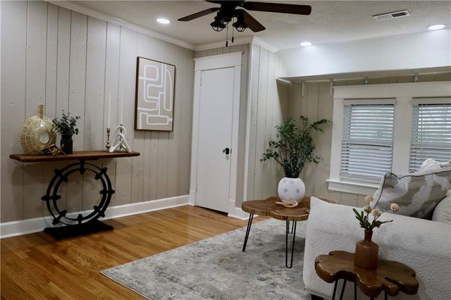 801 W 56th Street, Kansas City, MO 64113