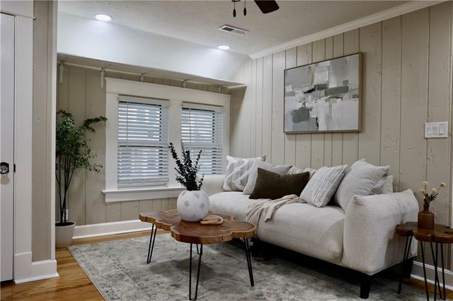 801 W 56th Street, Kansas City, MO 64113