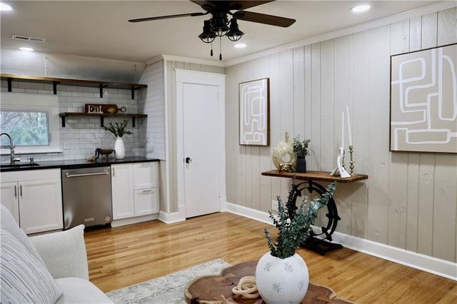 801 W 56th Street, Kansas City, MO 64113