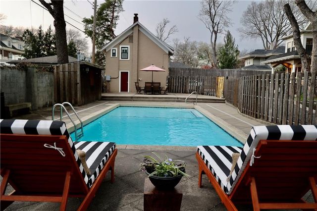 801 W 56th Street, Kansas City, MO 64113