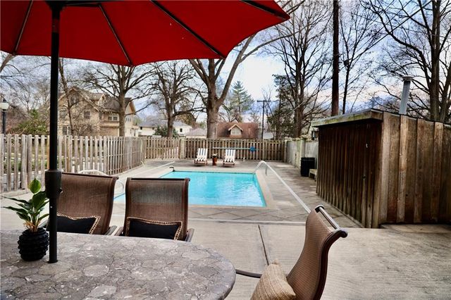 801 W 56th Street, Kansas City, MO 64113