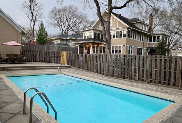 801 W 56th Street, Kansas City, MO 64113