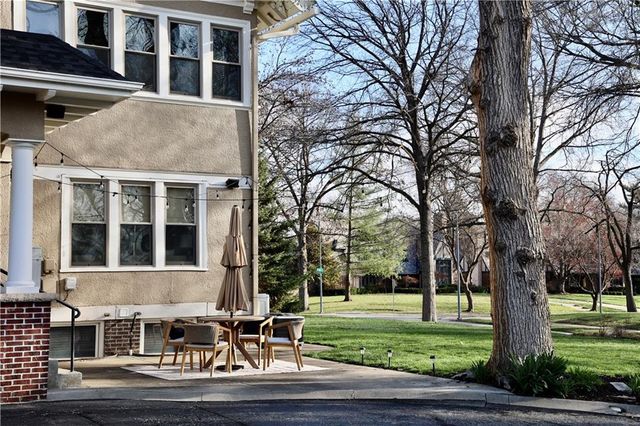 801 W 56th Street, Kansas City, MO 64113