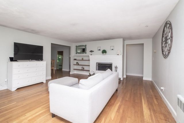 21 Salem St, Swampscott, MA 01907