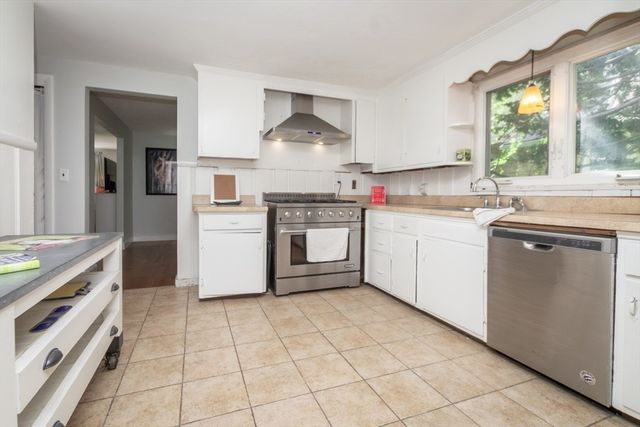 21 Salem St, Swampscott, MA 01907