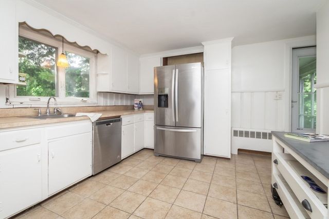 21 Salem St, Swampscott, MA 01907