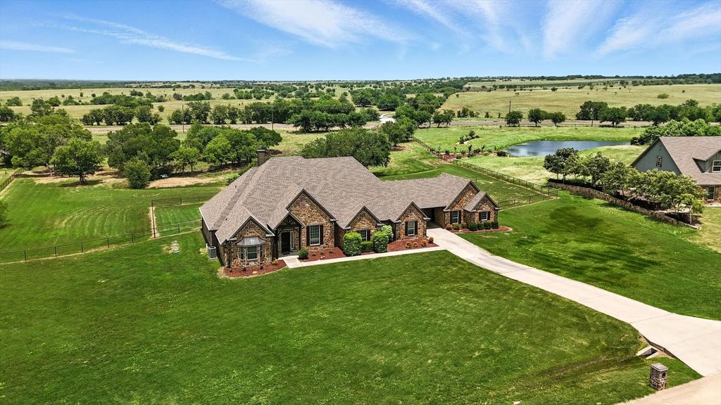 12780 Cartwright Trail, Ponder, TX 76259