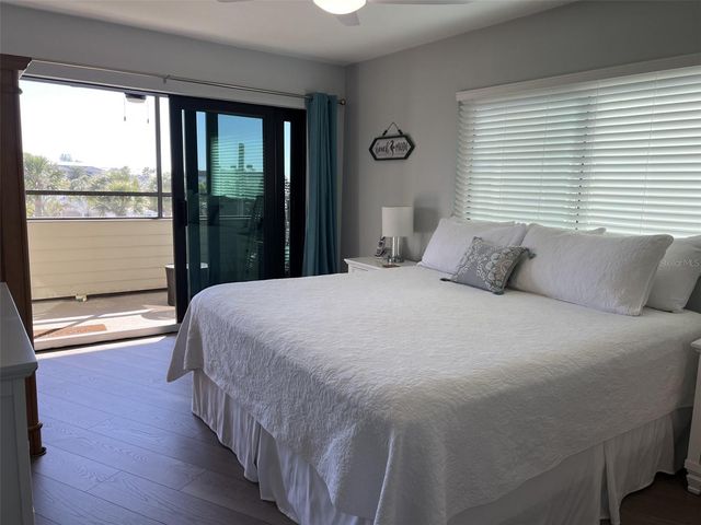 108 9TH STREET S E, Bradenton Beach, FL 34217