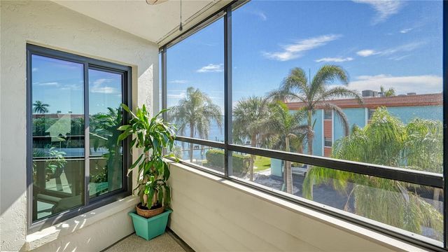 108 9TH STREET S E, Bradenton Beach, FL 34217