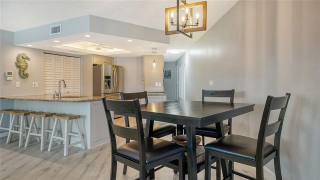 108 9TH STREET S E, Bradenton Beach, FL 34217