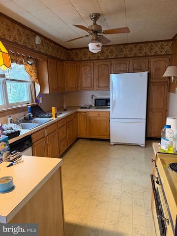 701 E GRAND AVE, Tower City, PA 17980