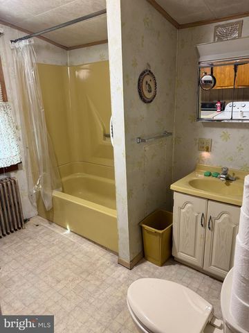 701 E GRAND AVE, Tower City, PA 17980