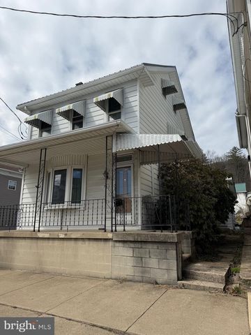 701 E GRAND AVE, Tower City, PA 17980