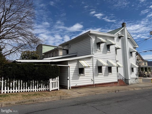 701 E GRAND AVE, Tower City, PA 17980