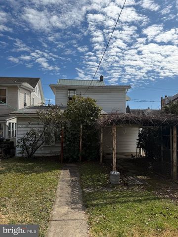 701 E GRAND AVE, Tower City, PA 17980