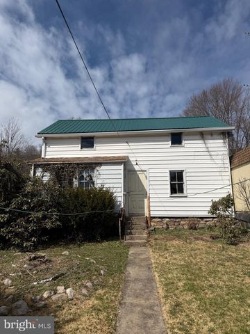 701 E GRAND AVE, Tower City, PA 17980