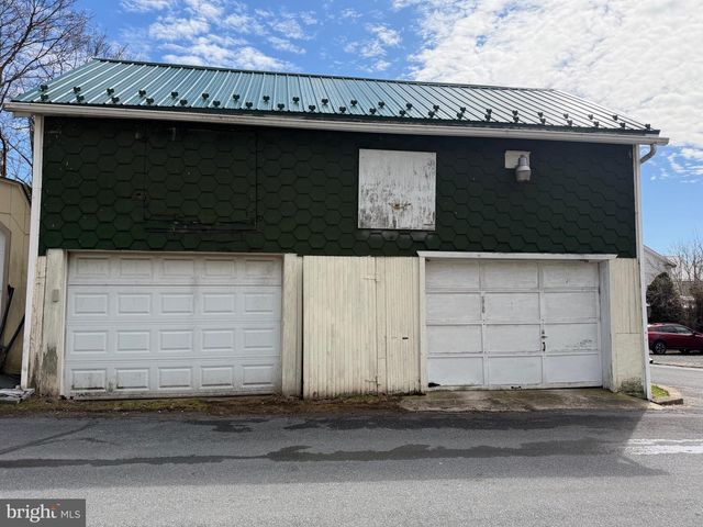 701 E GRAND AVE, Tower City, PA 17980