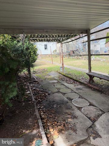 701 E GRAND AVE, Tower City, PA 17980