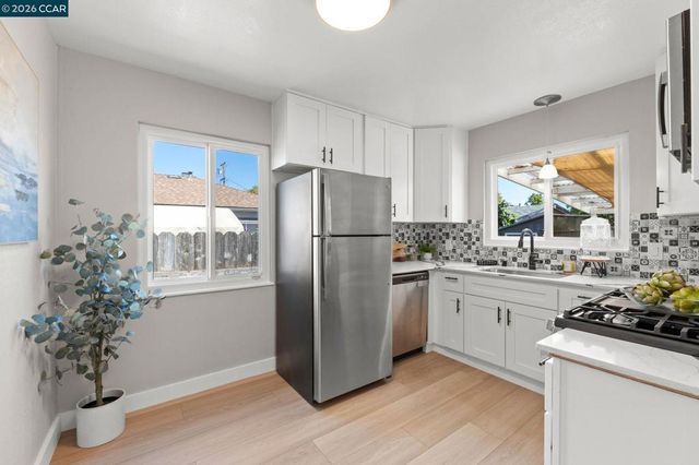 17242 Via El Cerrito, San Lorenzo, CA 94580