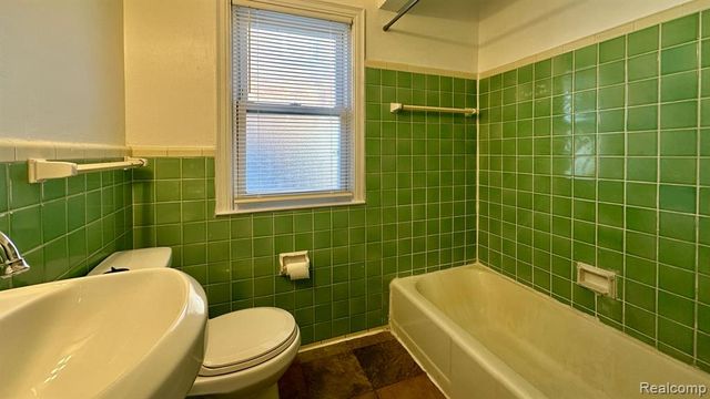 20301 Gilchrist Street, Detroit, MI 48235