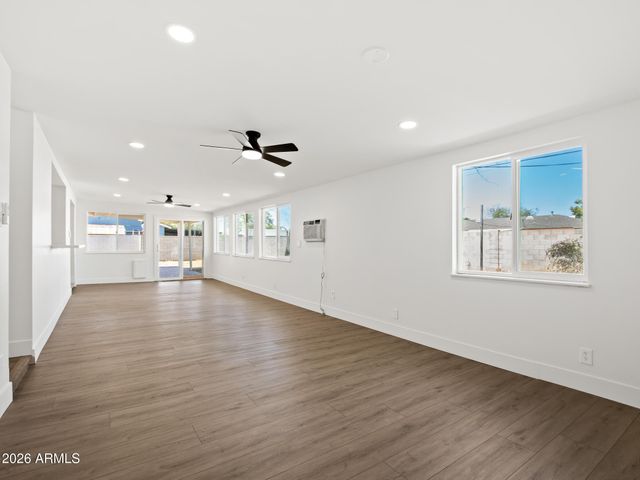 684 W CARLA VISTA Drive, Chandler, AZ 85225