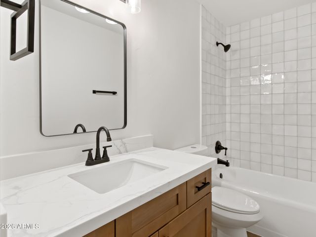 684 W CARLA VISTA Drive, Chandler, AZ 85225