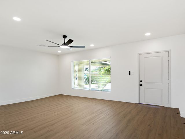 684 W CARLA VISTA Drive, Chandler, AZ 85225