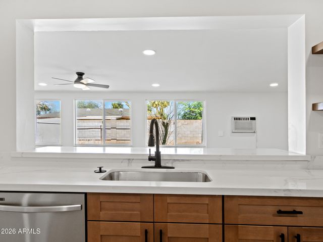 684 W CARLA VISTA Drive, Chandler, AZ 85225