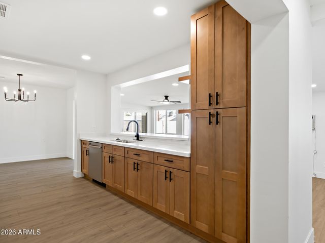 684 W CARLA VISTA Drive, Chandler, AZ 85225