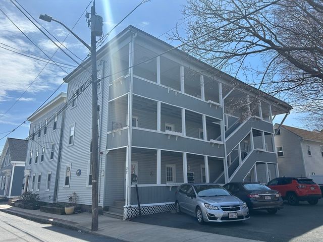 22 Carlton St 1, Salem, MA 01970