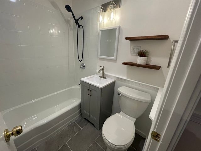 22 Carlton St 1, Salem, MA 01970