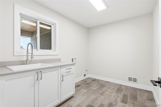 38 Starr Drive, Troy, MI 48083