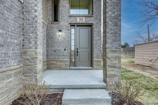 38 Starr Drive, Troy, MI 48083