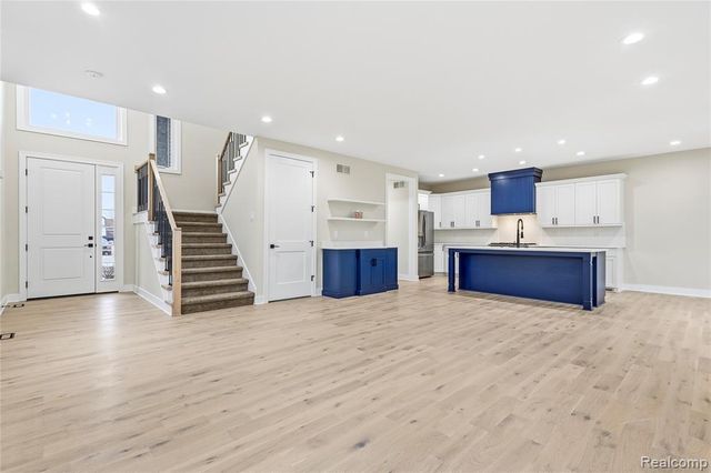 38 Starr Drive, Troy, MI 48083