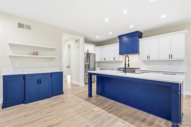 38 Starr Drive, Troy, MI 48083