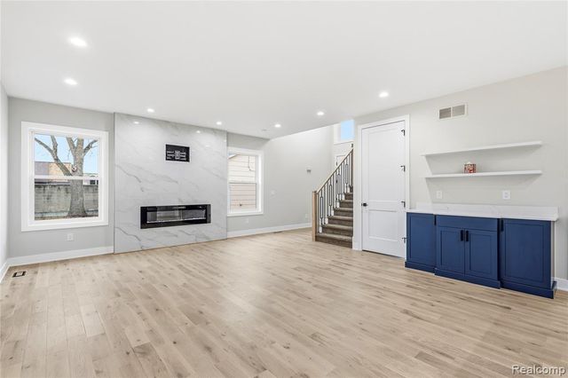 38 Starr Drive, Troy, MI 48083