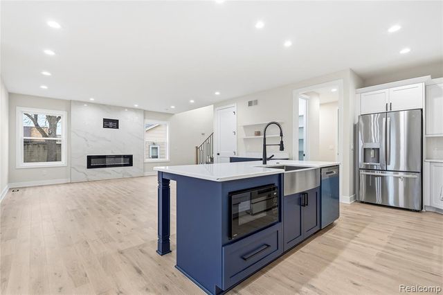 38 Starr Drive, Troy, MI 48083