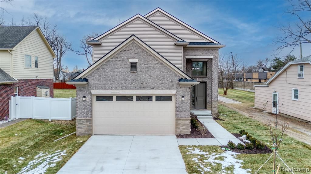 38 Starr Drive, Troy, MI 48083