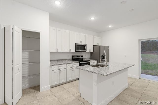 3872 W Baton Lane, Citrus Springs, FL 34433